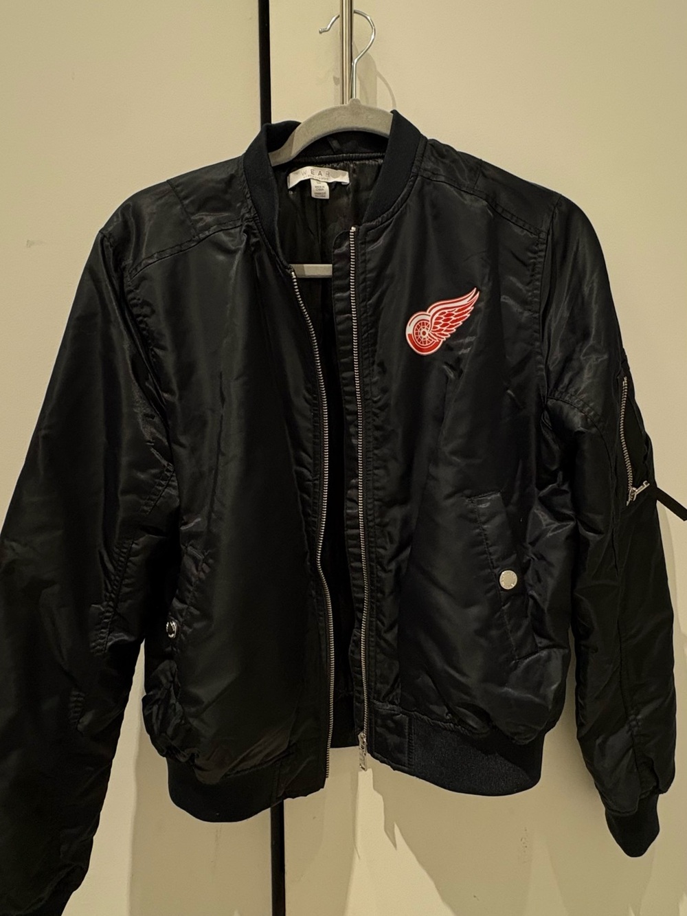 Detroit Red Wings black bomber jacket - Picture 2 of 5
